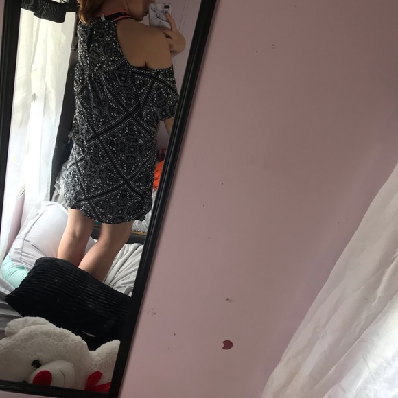 Off the shoulder yoke neck shift dress - Picture 4 of 7